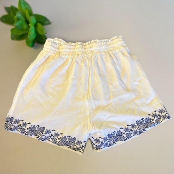 BeBe Lace shorts | SIZE XS - Picture 2 of 6